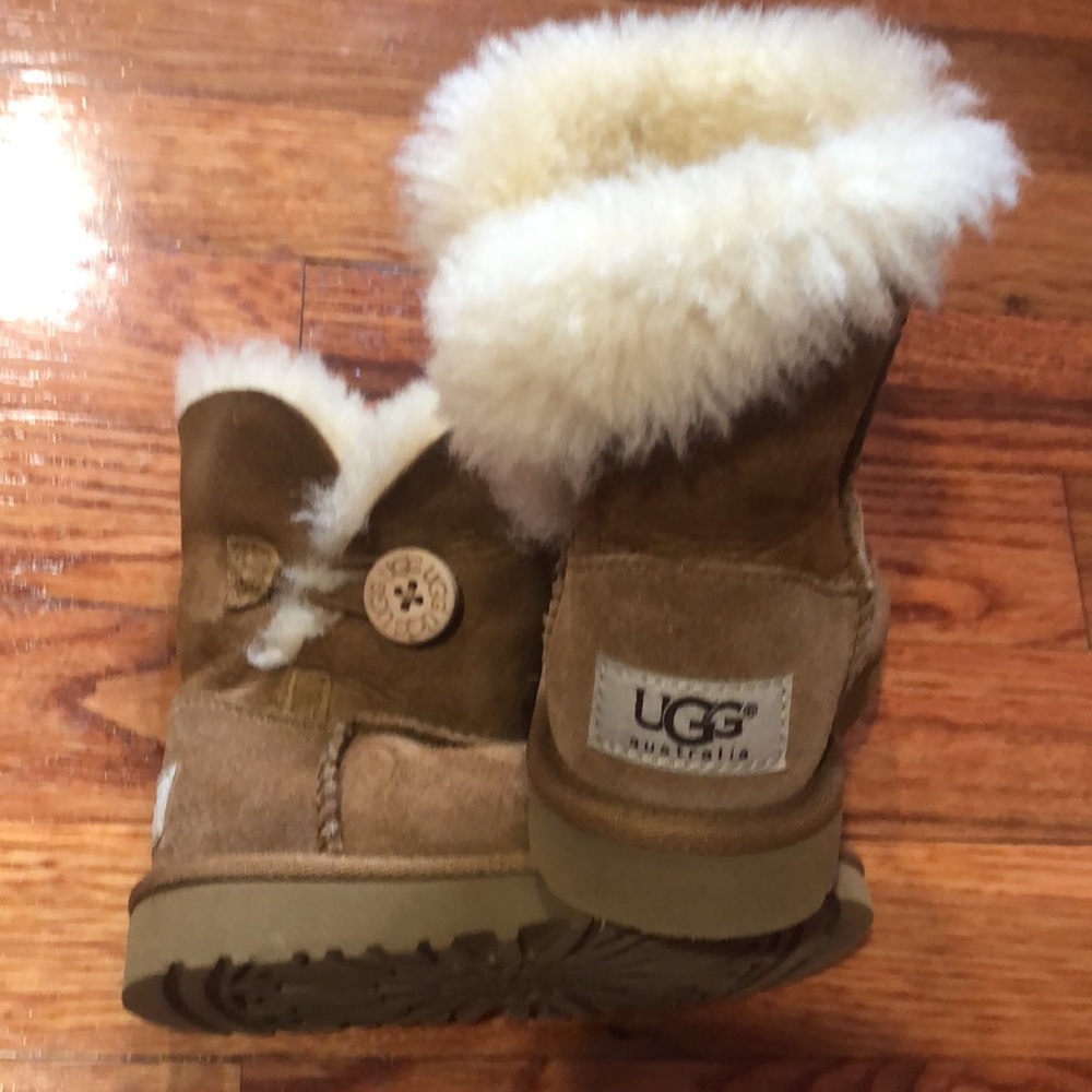 Little girl/toddler Ugg Bailey bootz size 7